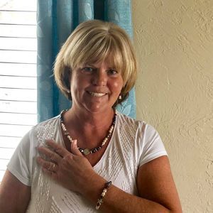 Meet your Posher, Elaine